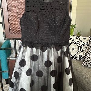 Beautiful skirt and top set! From Sequin heart! Sz 2